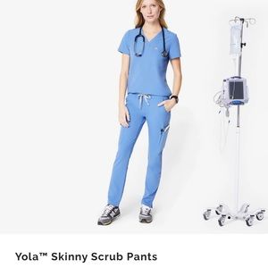 FIGS Yola Skinny scrub pants size small (regular) in ceil blue